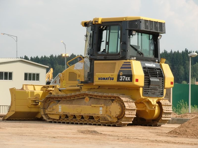 Oferte Buldozer Komatsu D37