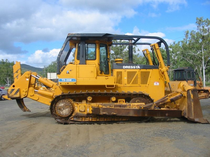 Buldozer Dressta TD-25 vand