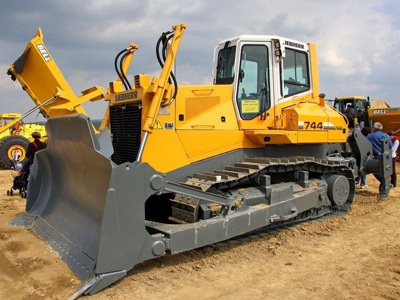 Buldozer Liebherr PR 744 dealer