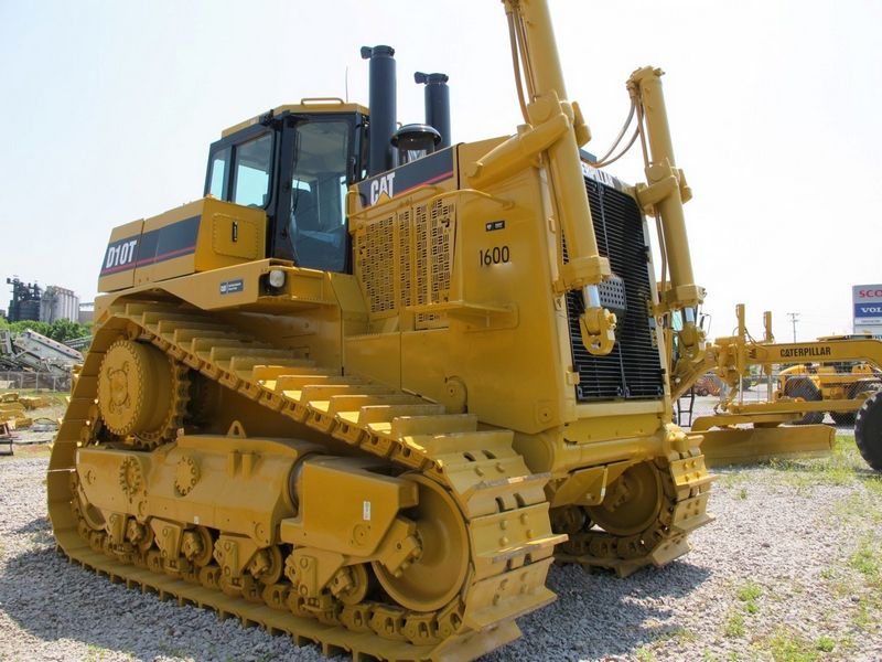 Buldozere Caterpillar D10T vand