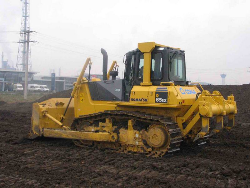 Buldozere Komatsu D65 dealer