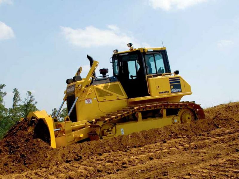 Buldozere Komatsu D65 oferta